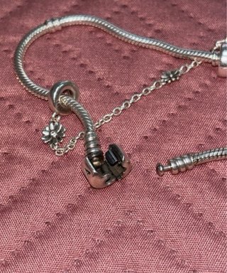 Pulsera Pandora con cadena de seguridad