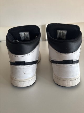 Zapatillas Jordan Blancas y Negras