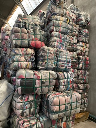 Liquidación ropa marca de segunda al kg desde 1€kg