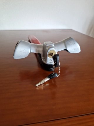 Barra antirrobo coche con cerradura