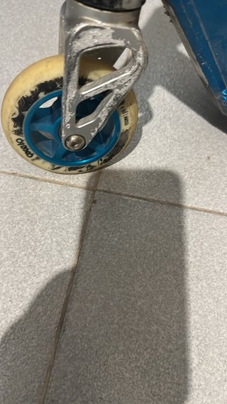 Patinete freestyle azul y negro