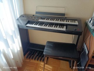 Órgano Electrónico Yamaha con Pedales