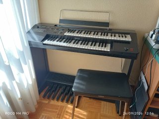 Órgano Electrónico Yamaha con Pedales