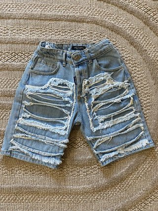 Pantaloncini di jeans strappati VICTORIA