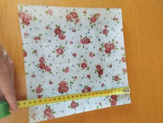 Plato Decorativo con Estampado Floral