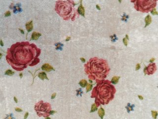 Plato Decorativo con Estampado Floral