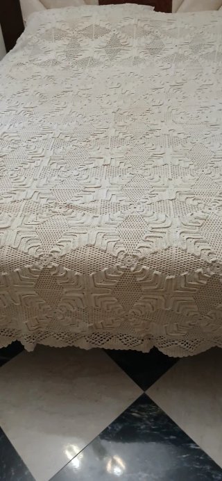 Colcha antigua crochet tupida beige