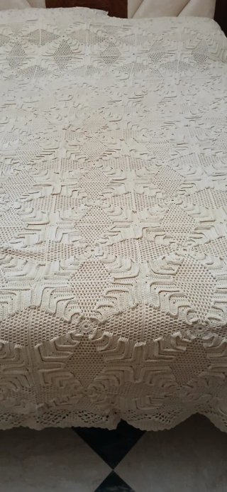 Colcha antigua crochet tupida beige