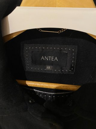 Abrigo de paño negro