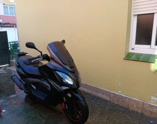 Maxi Scooter Negra