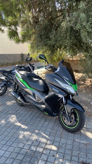 Kawasaki J300 Maxi Scooter
