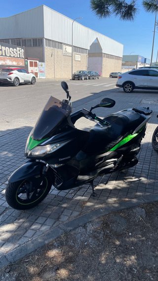 Kawasaki J300 Maxi Scooter