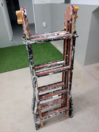 Escalera Plegable de Hierro