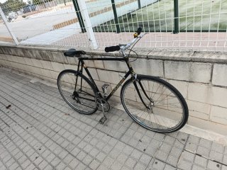 Bicicleta de Paseo California ycaminos malos