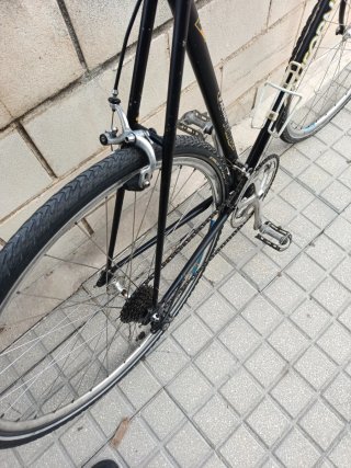 Bicicleta de Paseo California ycaminos malos