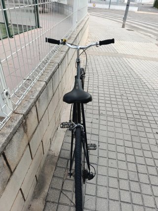 Bicicleta de Paseo California ycaminos malos