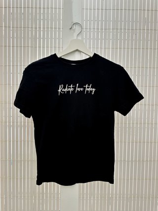 Camiseta Bershka Radiate Love Today