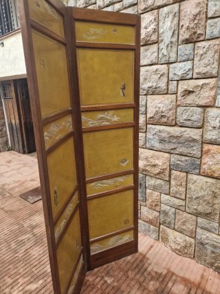 Biombo de madera decorado