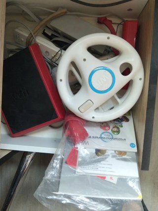 Consola Nintendo Wii Roja y Negra
