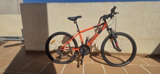 Bicicleta de Montaña Naranja sin usar hace años.