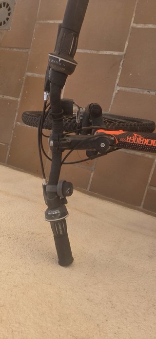 Bicicleta de Montaña Naranja sin usar hace años.