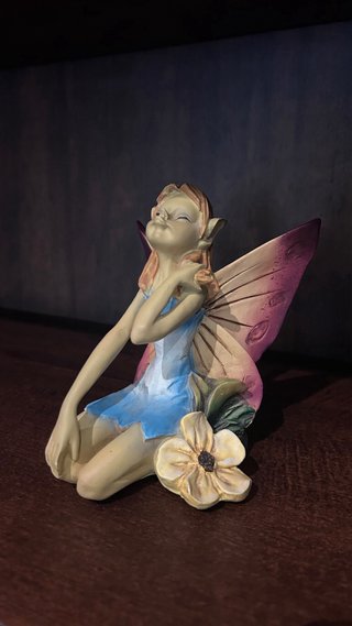 Figura de Hada con Flor