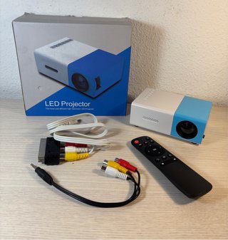 Mini Proyector LED Portátil + Mando