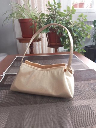 Bolso de mano dorado Menbur
