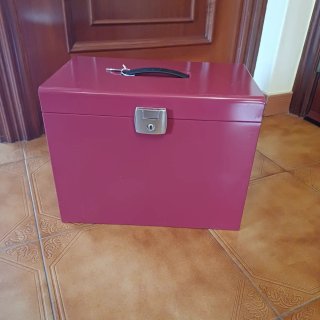 Maletín Metálico Rojo con Cierre