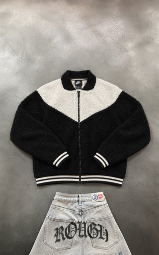 Chaqueta Nike Sherpa Bomber Negra y Blanca