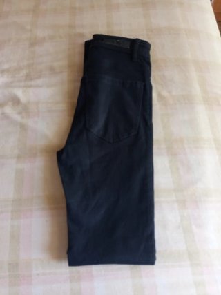 Pantalón pitillo Stradivarius negro talla 32