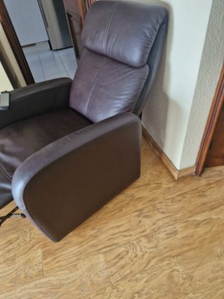Sillón de masaje y sofá de dos plazas