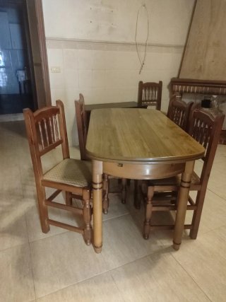 Conjunto de Mesa y 4 Sillas de Madera
