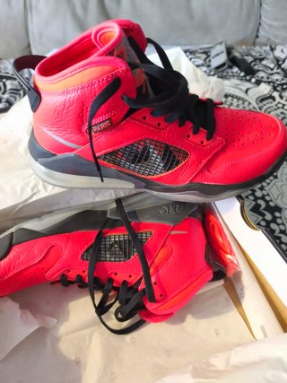 Jordan Mars 270 Rojo y Negro