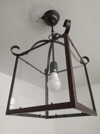 Lámpara estilo farol en forja y cristal