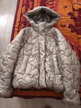 Abrigo Zara plateado talla 12/13