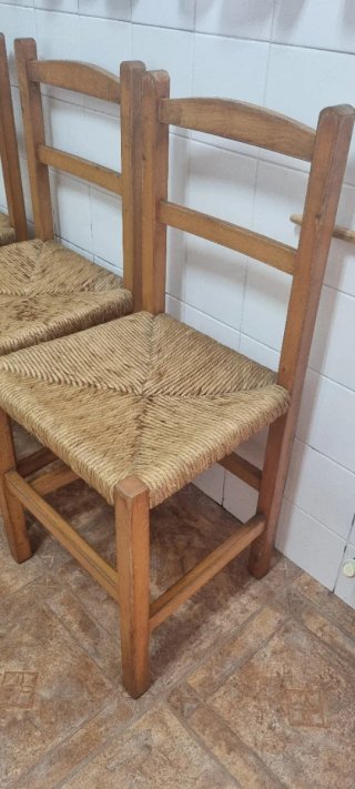 Mesa de Cocina con 4 Sillas para restaurar.
