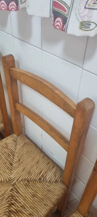 Mesa de Cocina con 4 Sillas para restaurar.