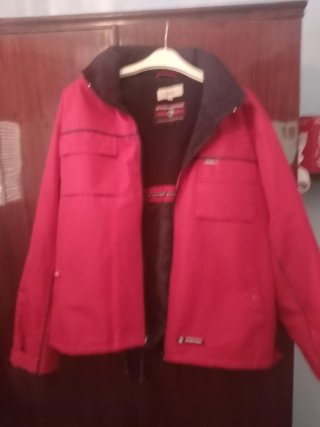 Cazadora de invierno roja