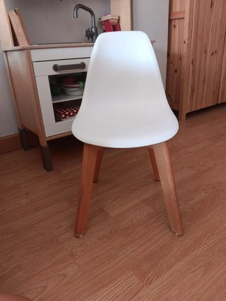 2 Sillas Blancas para Niños