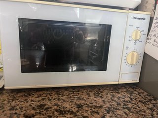 Microondas Panasonic NN-K101WM