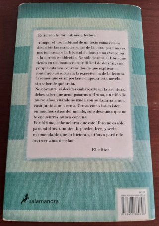 El niño con el pijama de rayas