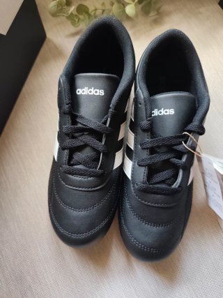 Zapatillas Adidas Negras y Blancas