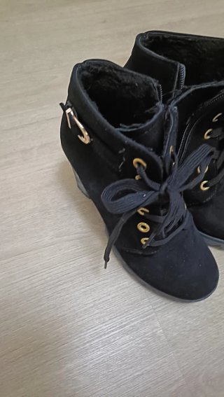 Botines Negros de Antelina con Cordones