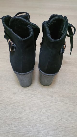 Botines Negros de Antelina con Cordones