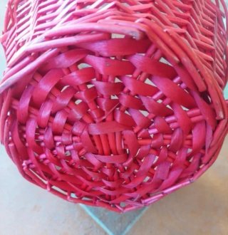 Cesta de Mimbre Roja