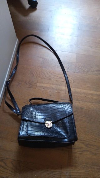 Bolso negro efecto piel cocodrilo
