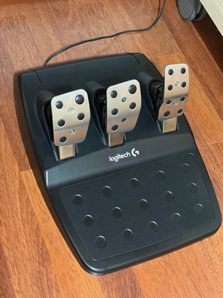 Volante Logitech G29 con pedales y palanca PC/PS5