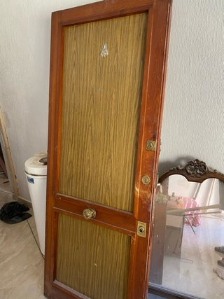 Puerta de piso con marcos