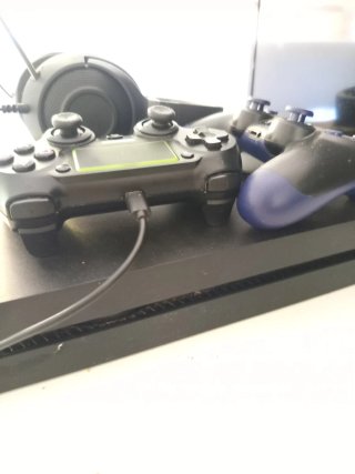 PlayStation 4 (PS4) Negra